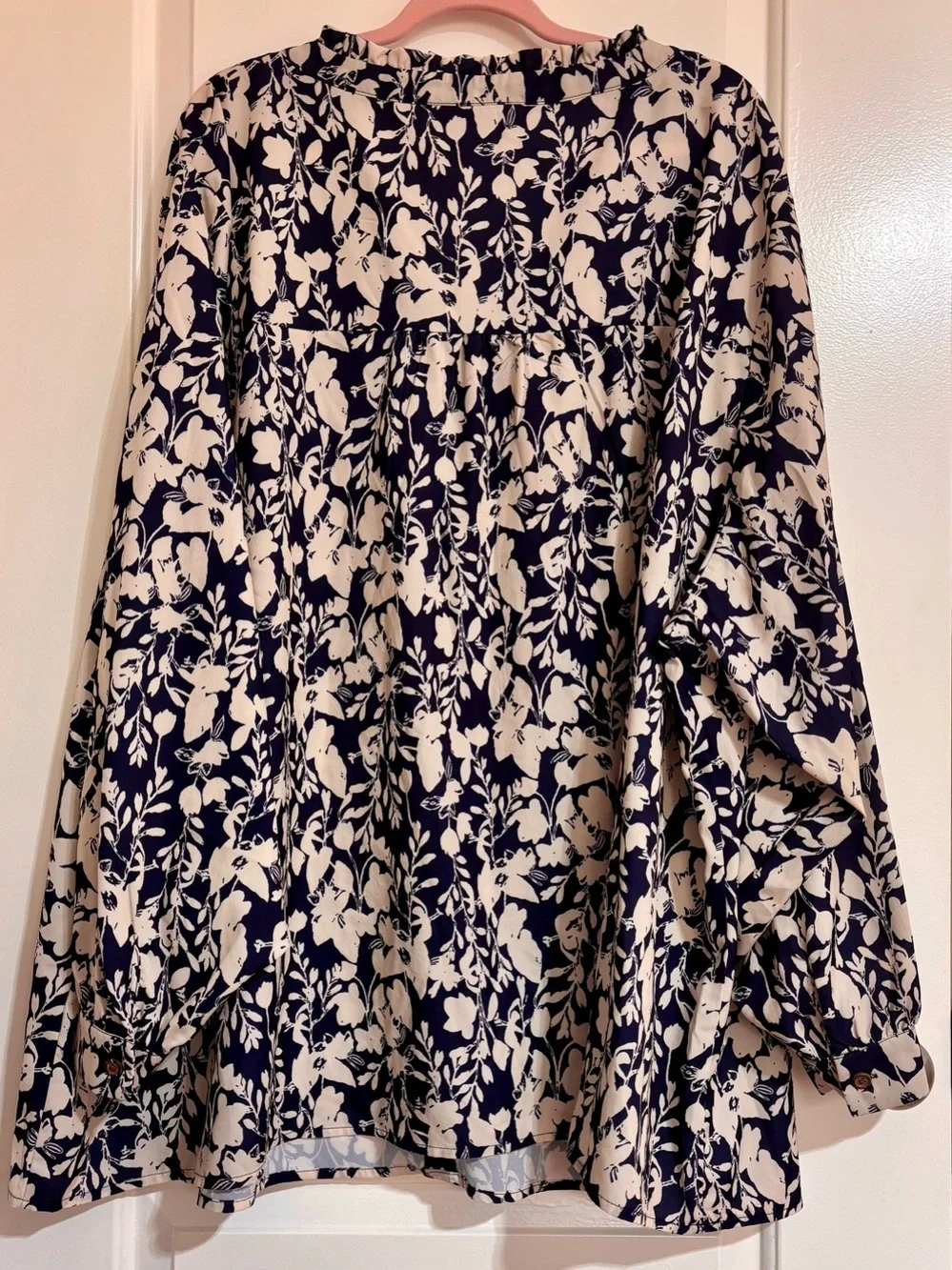 💙 BloomChic Blue and Cream Floral Top
